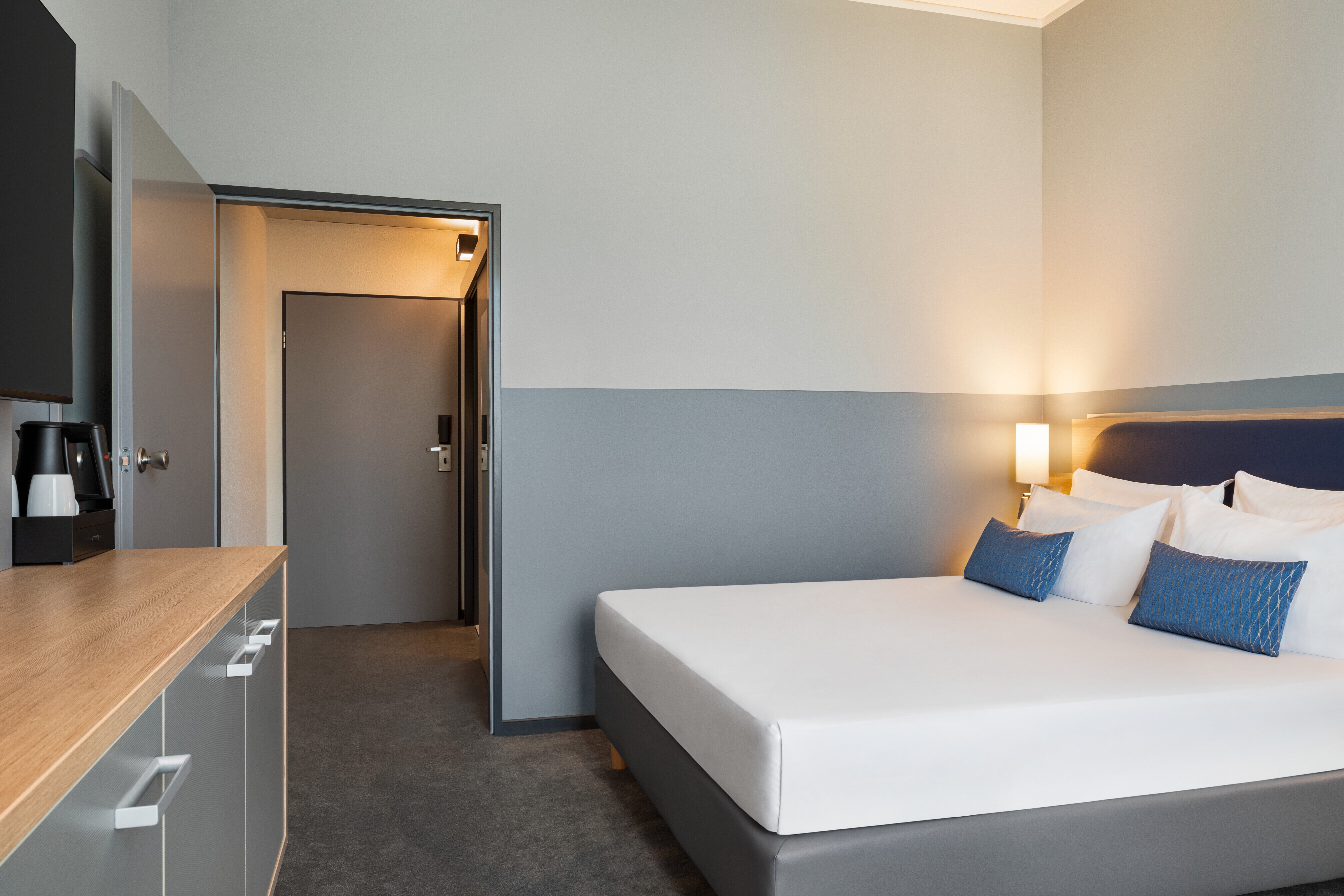 Vienna House Easy by Wyndham Frankfurt Airport - Accessible Guestroom - 1590823